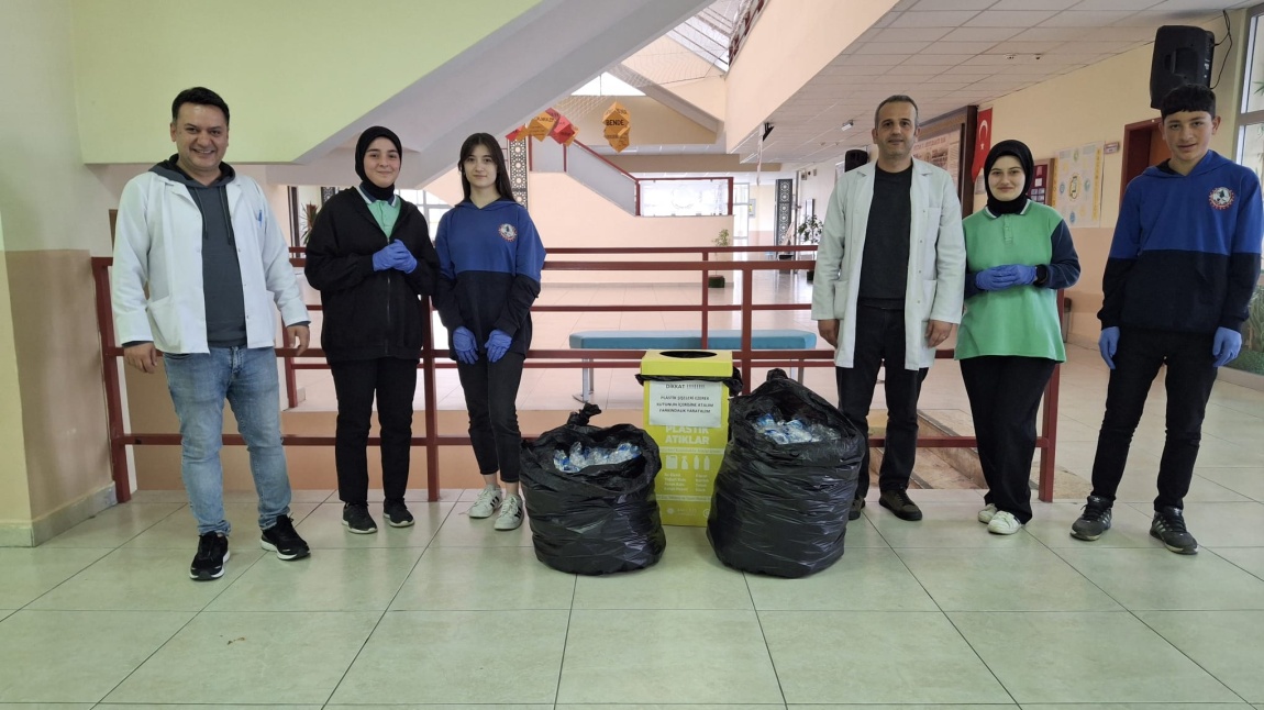 Enerji Verimliliği Kulübü Sıfır Atık Kapsamında Geri Dönüşüme Plastik Atıkları Kazandırdı